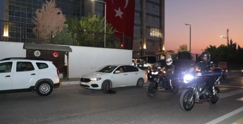 ERDEMLİ’DE FUHUŞ OPERASYONU: 22 ŞAHIS GÖZALTINA ALINDI
