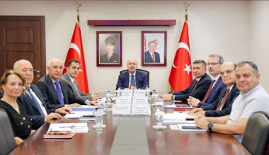 KARAİSALI BELEDİYE BAŞKANI BEKİR ŞİMŞEK: TAVUK ÇİFTLİKLERİNİN KONTROLSÜZ YAYILMASINA İZİN VERMEYECEĞİZ