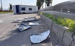 ERZURUM’DA ASKERİ MİDİBÜS DEVRİLDİ: 13 YARALI