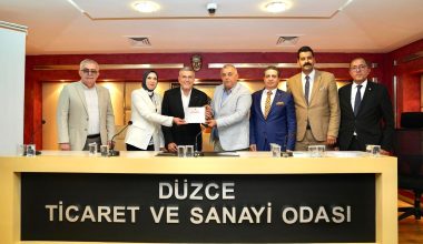MHP MERSİN MİLLETVEKİLİ VE MYK ÜYESİ DR. LEVENT UYSAL, DÜZCE’DE VATANDAŞLARA TERÖRSÜZ TÜRKİYE’NİN ÖNEMİNİ ANLATTI MHP MERSİN MİLLETVEKİLİ VE MYK ÜYESİ DR. LEVENT UYSAL, DÜZCE’DE VATANDAŞLARA TERÖRSÜZ TÜRKİYE’NİN ÖNEMİNİ ANLATTI