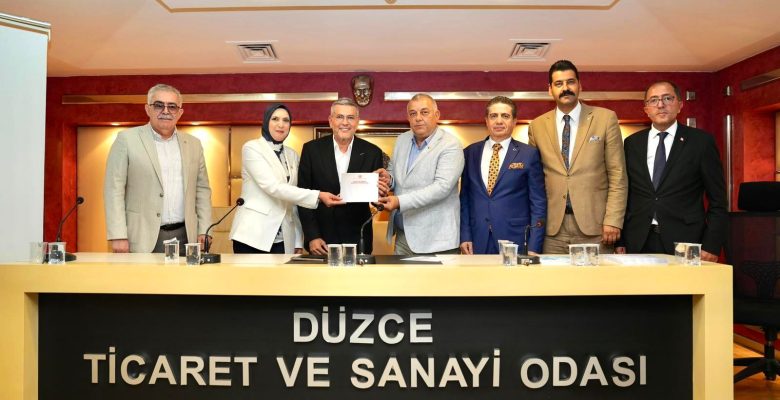 MHP MERSİN MİLLETVEKİLİ VE MYK ÜYESİ DR. LEVENT UYSAL, DÜZCE’DE VATANDAŞLARA TERÖRSÜZ TÜRKİYE’NİN ÖNEMİNİ ANLATTI
