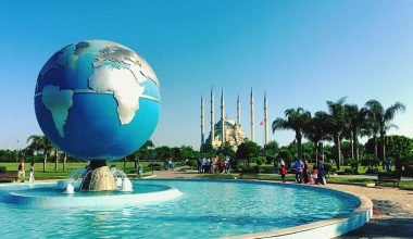 ADANA’DA SICAKTAN HAYAT FELÇ OLDU: HİSSEDİLEN SICAKLIK 55 DERECEYİ GÖSTERDİ!