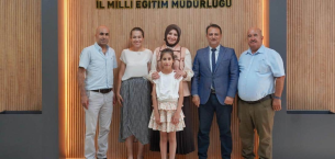HACETTEPE ÜNİVERSİTESİ ANKARA DEVLET KONSERVATUVARI MÜZİK ORTAOKULU PİYANO BÖLÜMÜNÜ KAZANAN YENİŞEHİR KOCATEPE İLKOKULU ÖĞRENCİSİ FATMA KAYRA ÖZENİR, İL MİLLÎ EĞİTİM MÜDÜRÜ FAZİLET DURMUŞ’U ZİYARET ETTİ