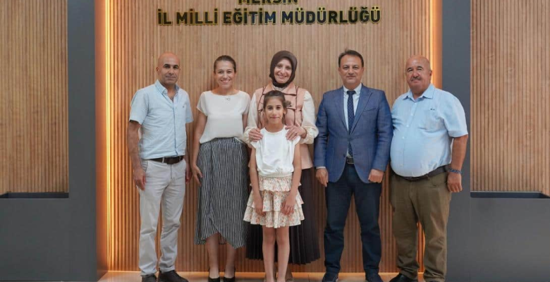HACETTEPE ÜNİVERSİTESİ ANKARA DEVLET KONSERVATUVARI MÜZİK ORTAOKULU PİYANO BÖLÜMÜNÜ KAZANAN YENİŞEHİR KOCATEPE İLKOKULU ÖĞRENCİSİ FATMA KAYRA ÖZENİR, İL MİLLÎ EĞİTİM MÜDÜRÜ FAZİLET DURMUŞ’U ZİYARET ETTİ