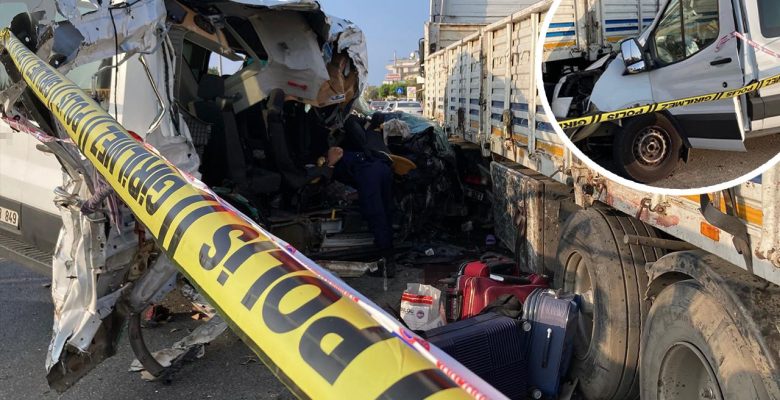 MERSİN’DE ÖĞRENCİLERİ TAŞIYAN MİNİBÜS KAZA YAPTI: 2 ÖLÜ 10 YARALI