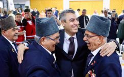 MERSİN VALİSİ ATİLLA TOROS VE EŞİ DUDU İREM TOROS; GAZİLERİ, AİLELERİ İLE ŞEHİT AİLELERİNİ AĞIRLADI