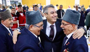 MERSİN VALİSİ ATİLLA TOROS VE EŞİ DUDU İREM TOROS; GAZİLERİ, AİLELERİ İLE ŞEHİT AİLELERİNİ AĞIRLADI