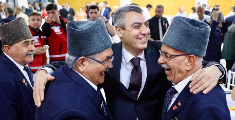 MERSİN VALİSİ ATİLLA TOROS VE EŞİ DUDU İREM TOROS; GAZİLERİ, AİLELERİ İLE ŞEHİT AİLELERİNİ AĞIRLADI