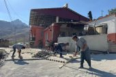 POZANTI’DA PARKE TAŞI DÖŞEME ÇALIŞMALARI ARALIKSIZ SÜRÜYOR