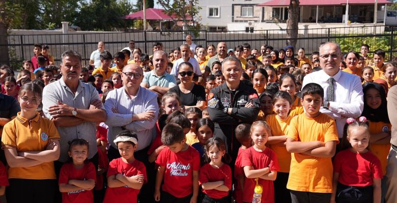 MİLLİ GURURUMUZ İLK ASTRONOT ALPER GEZERAVCI, ERDEMLİ’DE ÖĞRENCİLERLE BULUŞTU