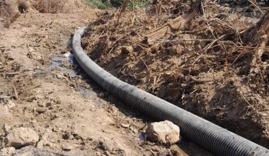 GÜLNAR BELEDİYESİNDEN ÇİFTÇİYE DESTEK: BÜYÜKECELİ’DE SULAMA BORUSU DÖŞEMESİ TAMAMLANDI