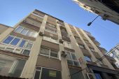 73 YAŞINDAKİ ADAM 7.KATTAN ATLAYARAK HAYATINI KAYBETTİ
