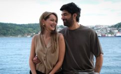 “BEREKETLİ TOPRAKLAR” DİZİSİ ADANA’DA ÇEKİLECEK: BAŞROLÜ İSE ENGİN AKYÜREK VE GÜLSİM ALİ PAYLAŞIYOR