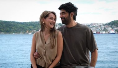 “BEREKETLİ TOPRAKLAR” DİZİSİ ADANA’DA ÇEKİLECEK: BAŞROLÜ İSE ENGİN AKYÜREK VE GÜLSİM ALİ PAYLAŞIYOR