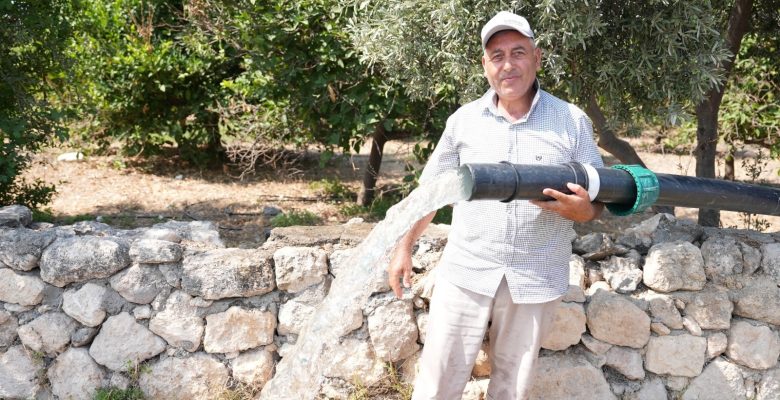 ERDEMLİ BELEDİYESİ’NDEN ÜRETİCİLERE 32 BİN METRE SULAMA BORUSU DESTEĞİ