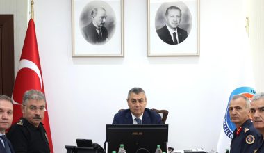 MERSİN VALİSİ SAYIN ATİLLA TOROS BAŞKANLIĞINDA, İL ASAYİŞ DEĞERLENDİRME VE KOORDİNASYON TOPLANTISI GERÇEKLEŞTİRİLDİ