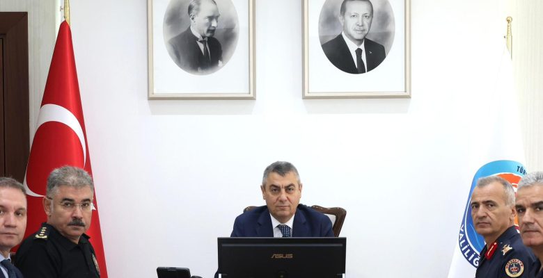 MERSİN VALİSİ SAYIN ATİLLA TOROS BAŞKANLIĞINDA, İL ASAYİŞ DEĞERLENDİRME VE KOORDİNASYON TOPLANTISI GERÇEKLEŞTİRİLDİ