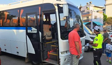 MERSİN EMNİYETİ OKUL SERVİS ARAÇLARINI DENETLEDİ: 8 SÜRÜCÜYE PARA CEZASI KESİLDİ
