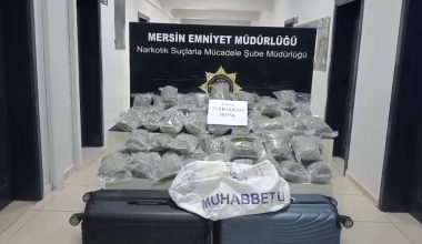 MERSİN’DE YOLCU OTOBÜSÜNDE 35 KİLOGRAM SKUNK ELE GEÇİRİLDİ