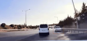 MERSİN’DE OTOYOLDA TERS YÖN DEHŞETİ: 3 ARAÇ KAZA YAPTI