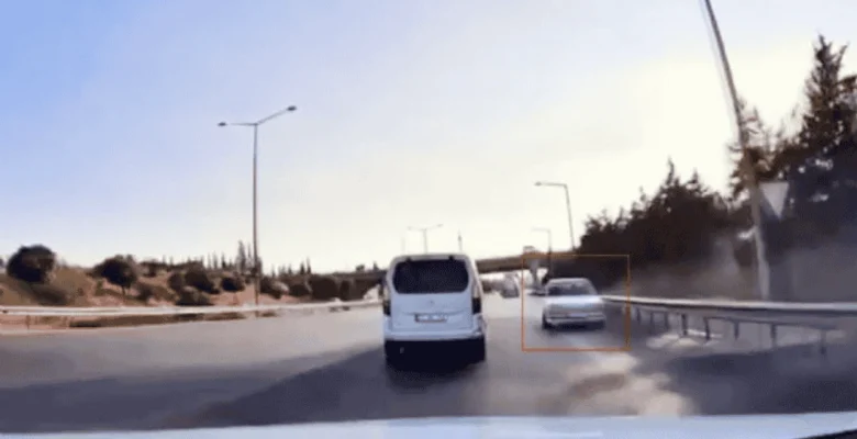 MERSİN’DE OTOYOLDA TERS YÖN DEHŞETİ: 3 ARAÇ KAZA YAPTI