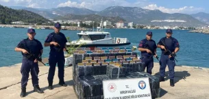 DENİZDE ŞÜPHELİ KUTULAR: 28 BİN 500 PAKET ISITMALI TÜTÜN ÇUBUĞU BULUNDU