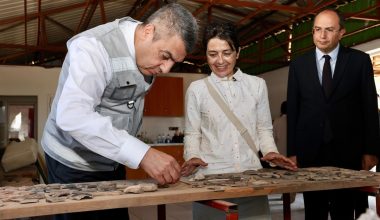 VALİ TOROS, YUMUKTEPE HÖYÜĞÜ’NÜ GEZDİ