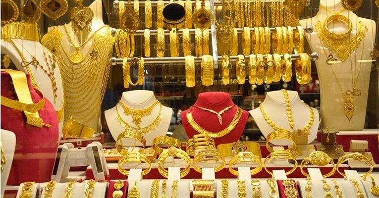 AKDENİZ İLÇESİNDE KUYUMCU SOYGUNU!