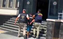 17 SUÇTAN ARANAN HÜKÜMLÜ GÜVENLİK KIYAFETİYLE ÇİFTLİKTE YAKALANDI