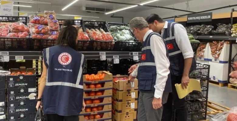 MERSİN TİCARET İL MÜDÜRÜ FERHAT SÜMER, GIDA DENETİMİNE ÇIKTI