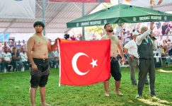 TOROSLARIN ZİRVESİNDE ZAFER COŞKUSUYLA GÜREŞTİLER