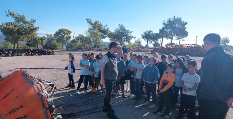 YANGINLA MÜCADELEDE HAVA GÜCÜNÜN ÖNEMİ ÖĞRENCİLERE UYGULAMALI OLARAK ANLATILDI