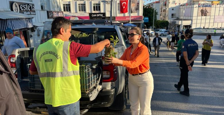 ANAMUR’DA ÜRETİMİN VE BEREKETİN SİMGESİ ADINA DAĞ ÇAYI DAĞITILDI ANAMUR’DA ÜRETİMİN VE BEREKETİN SİMGESİ ADINA DAĞ ÇAYI DAĞITILDI
