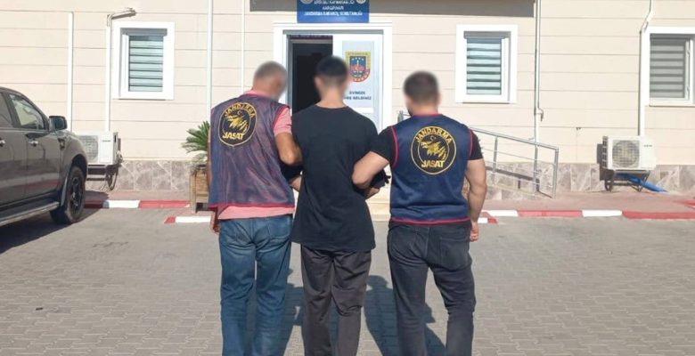 JANDARMA ARANAN ŞAHISLARIN PEŞİNDE JANDARMA ARANAN ŞAHISLARIN PEŞİNDE