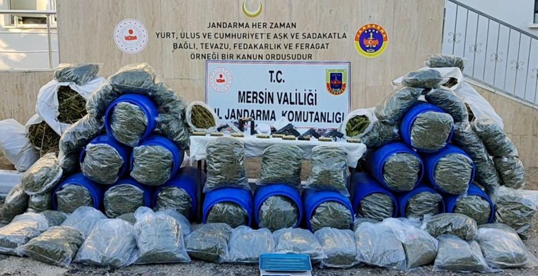 MUT VE GÜLNAR’DA UYUŞTURUCU OPERASYONU: 220 KİLOGRAM ESRAR VE EROİN ELE GEÇİRİLDİ MUT VE GÜLNAR’DA UYUŞTURUCU OPERASYONU: 220 KİLOGRAM ESRAR VE EROİN ELE GEÇİRİLDİ