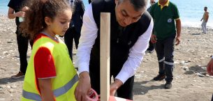 MERSİN VALİSİ ATİLLA TOROS, ERDEMLİ İLÇESİ TALAT GÖKTEPE TABİAT PARKI’NDA KUM ZAMBAKLARININ KORUNMASI AMACIYLA DÜZENLENEN PROGRAMA KATILDI