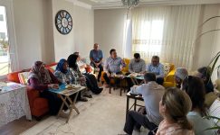 MHP MERSİN İL BAŞKANI ÖMER GÜRSOY “HAYIRLI GÜNLER KOMŞUM” ZİYARETLERİNDE SIKMADIK EL ÇALMADIK KAPI BIRAKMIYOR