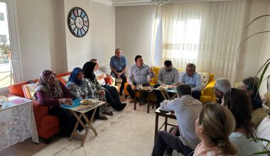 MHP MERSİN İL BAŞKANI ÖMER GÜRSOY “HAYIRLI GÜNLER KOMŞUM” ZİYARETLERİNDE SIKMADIK EL ÇALMADIK KAPI BIRAKMIYOR