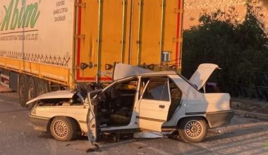 ERDEMLİ’DE TRAFİK KAZASI: OTOMOBİL TIRA ÇARPTI SÜRÜCÜ HAYATINI KAYBETTİ