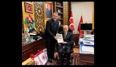 TARSUS İÇİN TARİHİ ADIM: MHP MERSİN MİLLETVEKİLİ UYSAL’DAN, MHP LİDERİ BAHÇELİ’YE İL DOSYASI SUNUMU