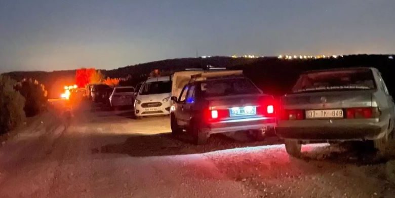 TARSUS’TA 70 YAŞINDAKİ SÜRÜCÜ TRAFİK KAZASINDA HAYATINI KAYBETTİ