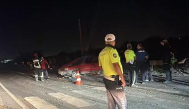 TARSUS’TA TRAFİK KAZASI: 1 KİŞİ HAYATINI KAYBETTİ, 4 KİŞİ YARALANDI