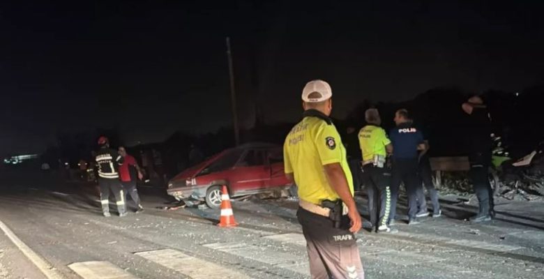 TARSUS’TA TRAFİK KAZASI: 1 KİŞİ HAYATINI KAYBETTİ, 4 KİŞİ YARALANDI