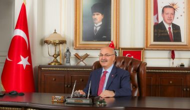 ADANA VALİSİ YAVUZ SELİM KÖŞGER: MUHTARLARIMIZIN BAŞARISI DEVLETİMİZİN BAŞARISIDIR