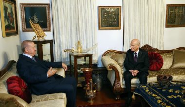 CUMHURBAŞKANI ERDOĞAN, MHP LİDERİ DEVLET BAHÇELİ’Yİ ZİYARET ETTİ