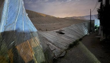 GEÇMİŞ OLSUN BOZYAZI! HORTUM VE FIRTINA SERA ÜRETİCİLERİNİ VURDU