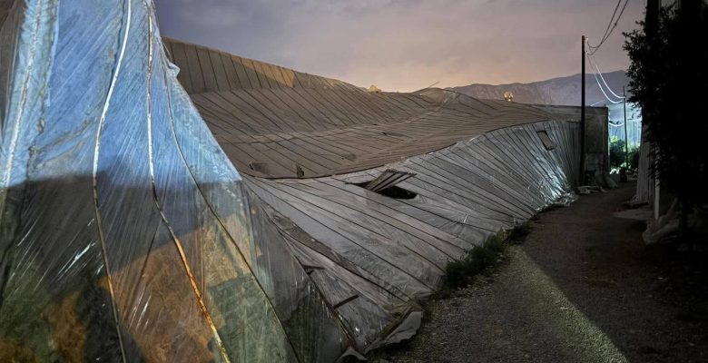 GEÇMİŞ OLSUN BOZYAZI! HORTUM VE FIRTINA SERA ÜRETİCİLERİNİ VURDU