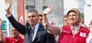 MERSİN VALİSİ ATİLLA TOROS, GAZZE’YE İNSANİ YARDIM MALZEMESİNİ ULAŞTIRACAK OLAN 18. İYİLİK GEMİSİ’NİN UĞURLAMA TÖRENİNE KATILDI