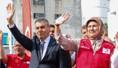 MERSİN VALİSİ ATİLLA TOROS, GAZZE’YE İNSANİ YARDIM MALZEMESİNİ ULAŞTIRACAK OLAN 18. İYİLİK GEMİSİ’NİN UĞURLAMA TÖRENİNE KATILDI