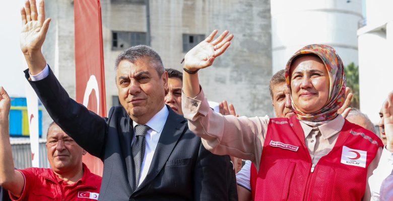 MERSİN VALİSİ ATİLLA TOROS, GAZZE’YE İNSANİ YARDIM MALZEMESİNİ ULAŞTIRACAK OLAN 18. İYİLİK GEMİSİ’NİN UĞURLAMA TÖRENİNE KATILDI